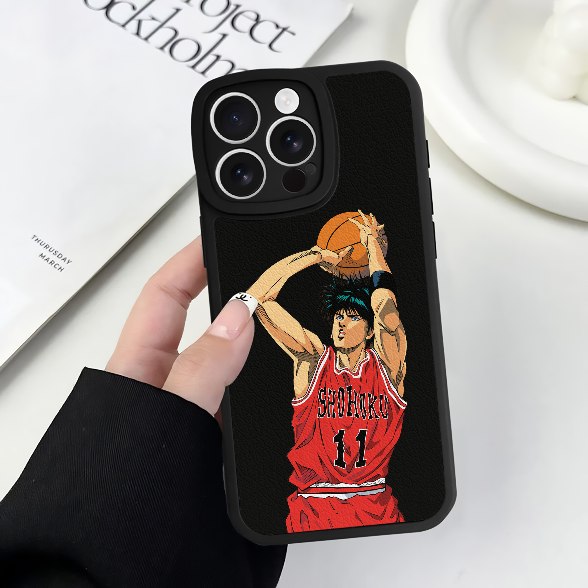 （画像用） SLAM DUNK／スラムダンク 【iPhone 16シリーズ対応】シリコンスマホケース（レザー調） 材質：シリコン